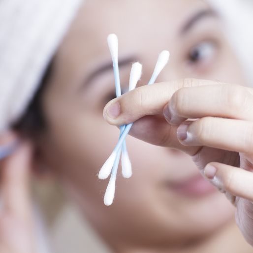 How to Properly Use Cotton Buds?